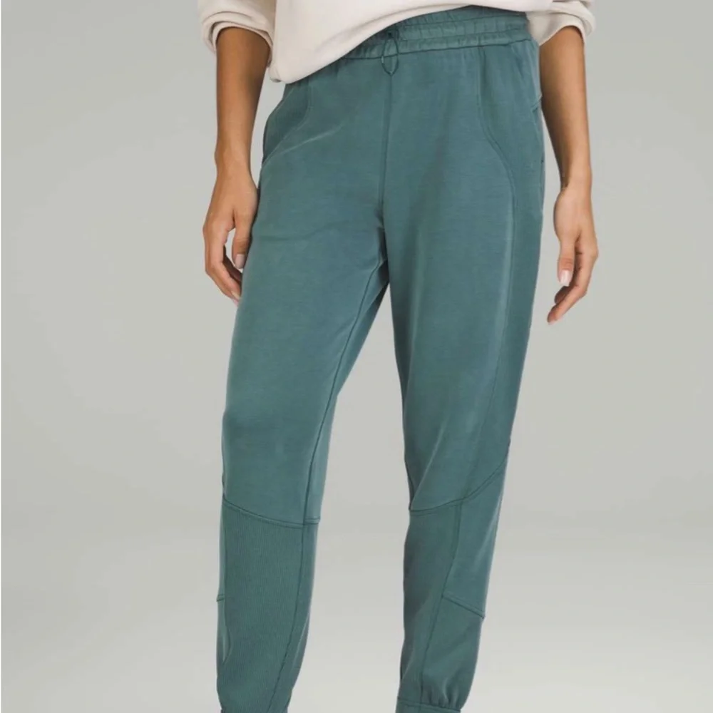 Lululemon Brushed Softstreme Ribbed High-Rise Jogger